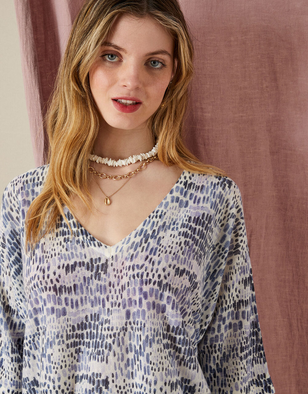 Abstract animal print linen v-neck jumper blue1
