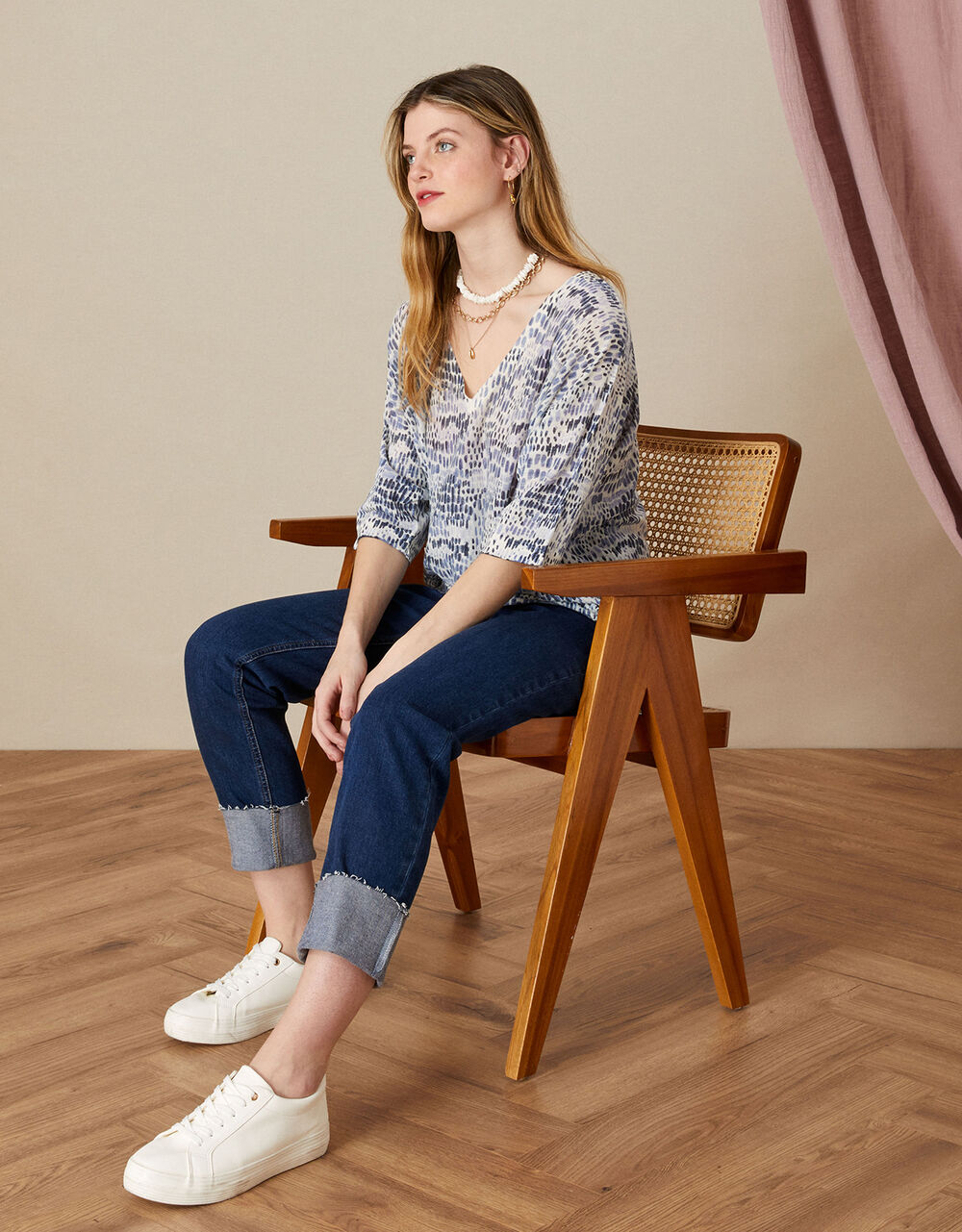 Abstract animal print linen v-neck jumper blue2