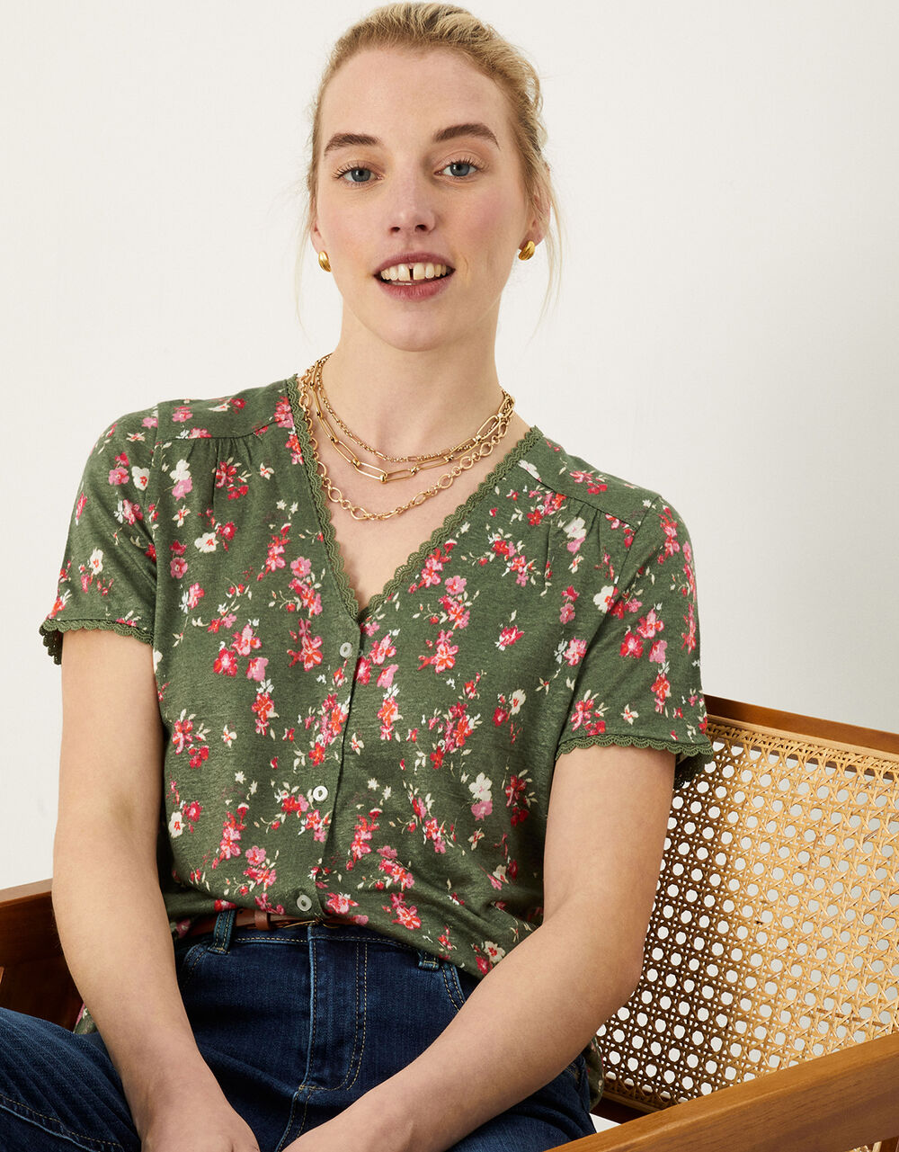 Floral lace trim short sleeve linen top green1