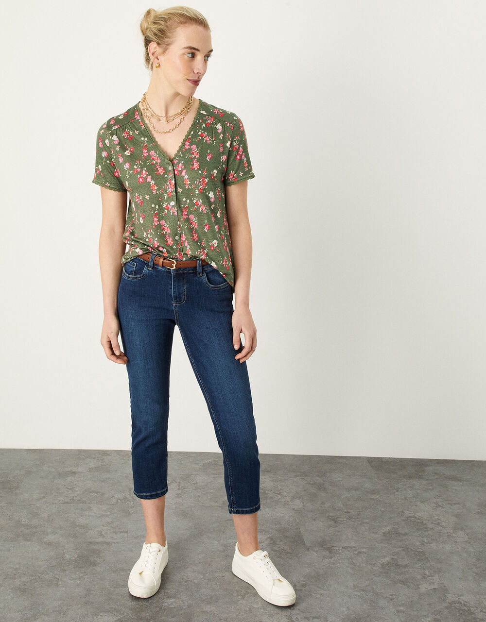 Floral lace trim short sleeve linen top green2